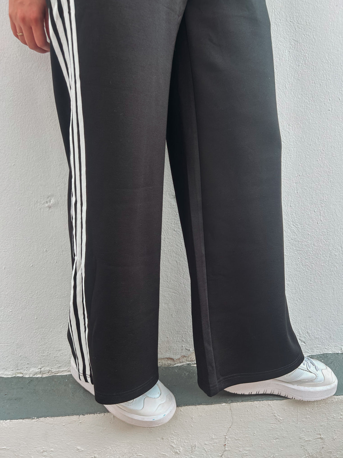 Black & White Striped Easy Set